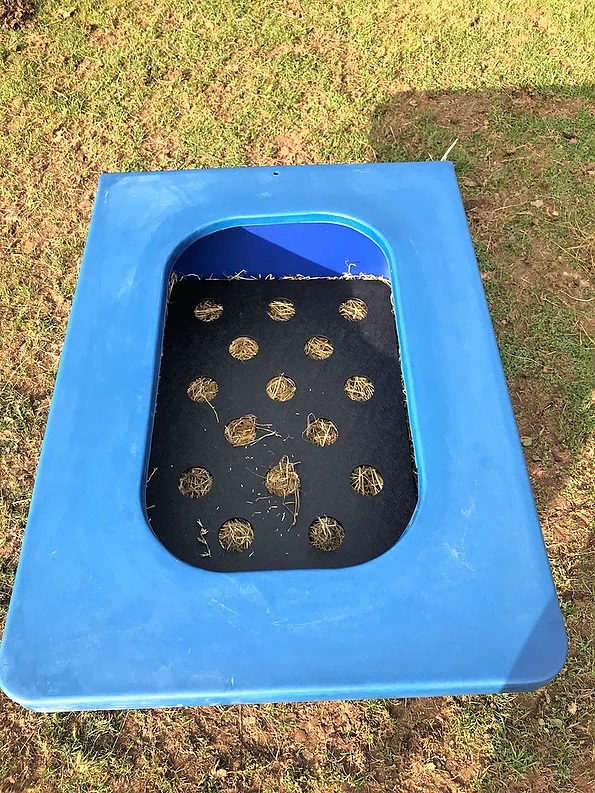 Hay Saver Slowfeeder box Parallax Hay Feeders Støvlsig Hestefoder